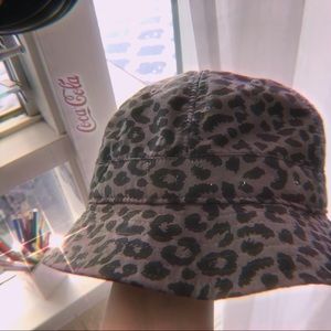 trendy leopard bucket hat !🐆🐆🐆
